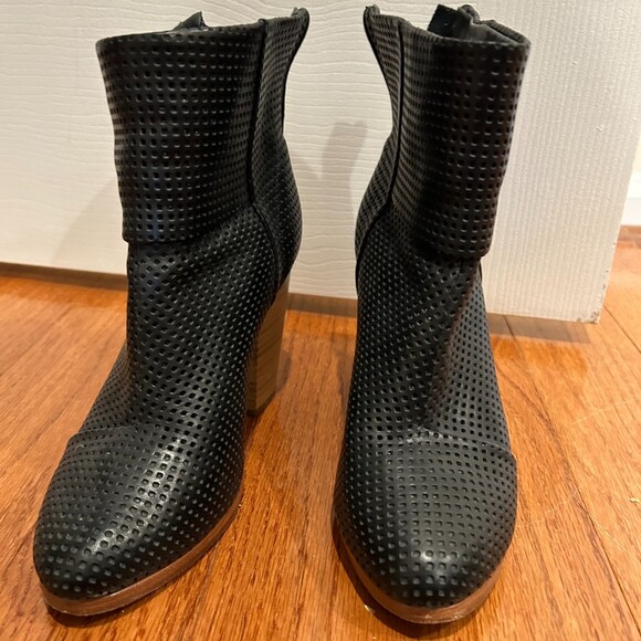 Rag and Bone Leather Perforated Ankle Bootie Black 6 - Picture 2 of 7